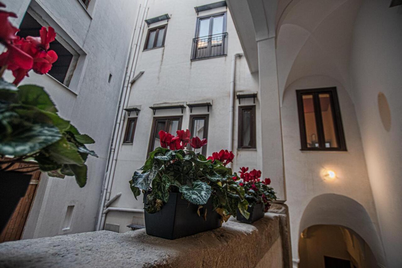 Sant'Andrea - Luxury Rooms In Vucciria Palermo Bagian luar foto